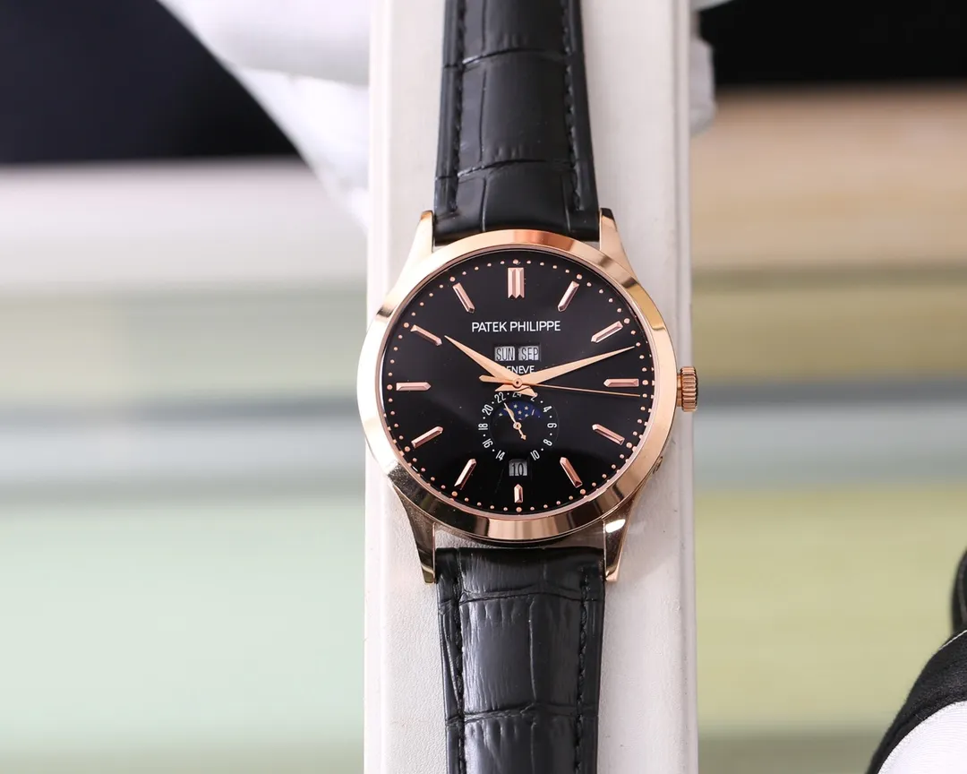 【Foreign Trade Import】💰1720! Good news! Coming! Patek Philippe Complication Chronograph 5396 Series New Mold Opening [Literal] Upgraded V1 version with gold three-dimensional hour markers that are closer to the original version!   2. [Moon phase] The moon phase disk has been newly molded and restored to white (white shell) and gold to (rose gold shell) according to the original data! 3. [Case] ​​The polishing treatment of the case of the V2 version is better than that of the V1 version! 4 [Watch strap] The strap has been newly molded. The purchased original strap has been restored one to one without missing a single thread. It is made of authentic Italian cowhide and the front is the same bright color as the original! Perfectly correct the shortcomings and defects of the V1 version! 5. [Insider] The 5396 series version will soon be launched with steel belt, crafted with craftsmanship, so stay tuned! Diameter 42MM, thickness 12MM! Welcome to reprint!